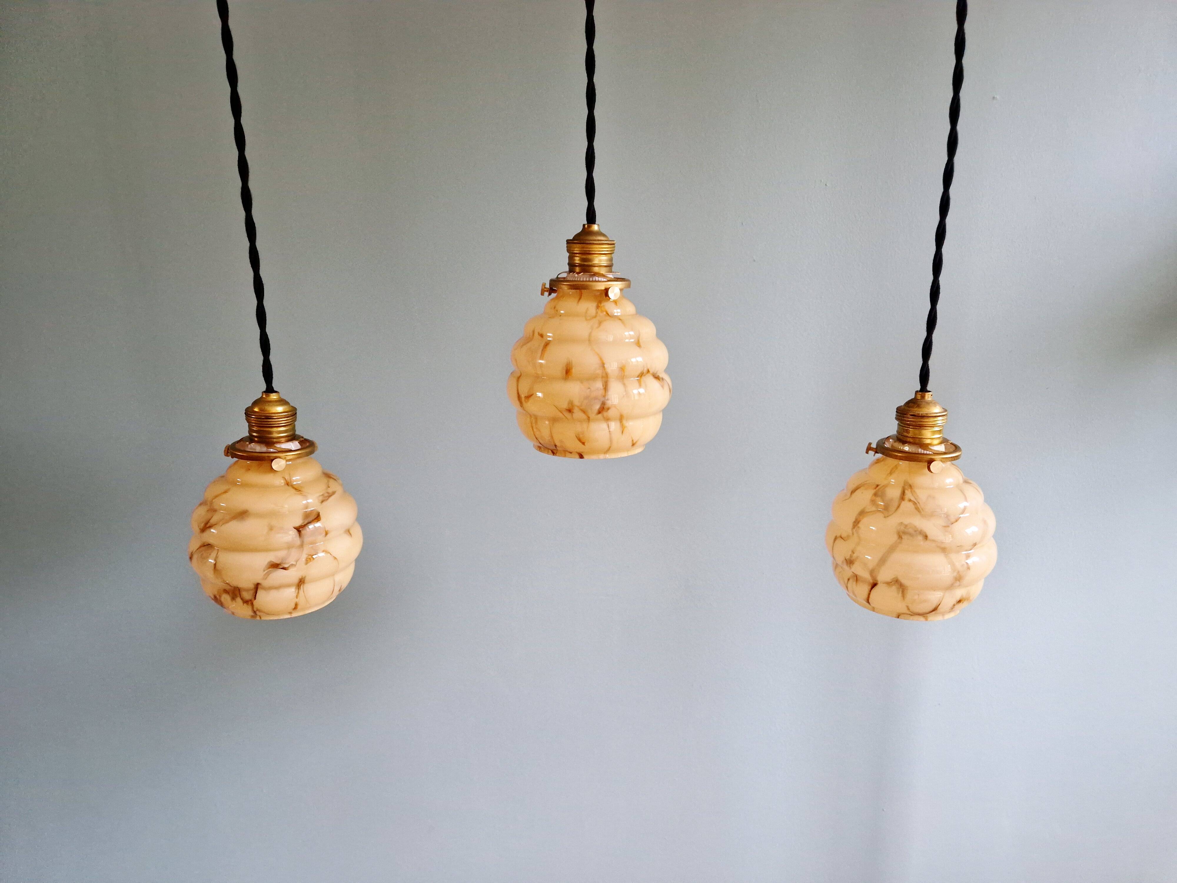 Art Deco suspension in marbled opaline with ouraline (4 available)