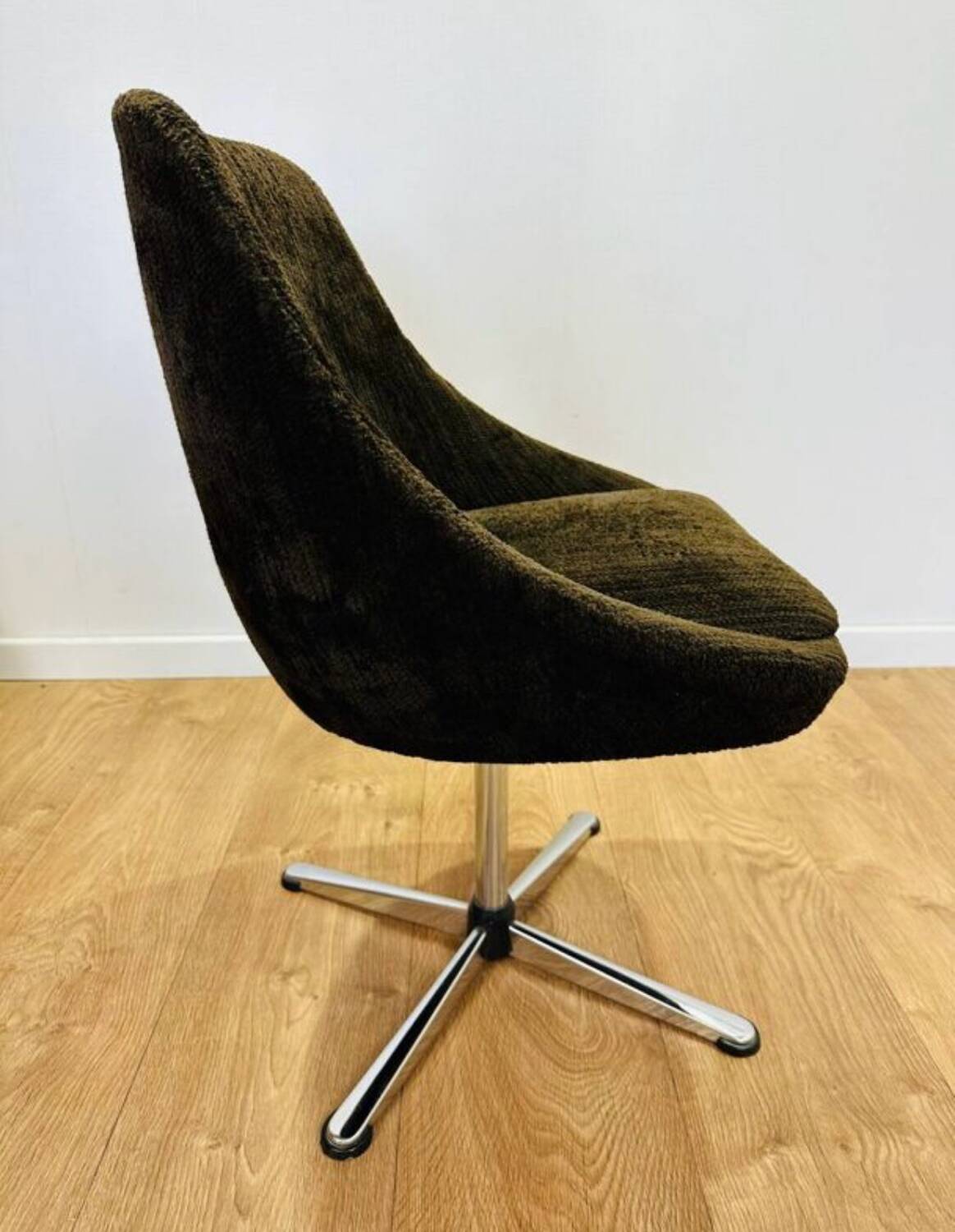 Swivel chair
