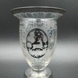 Early 20th century Bohemian vase in engraved crystal with castle and deer motifs