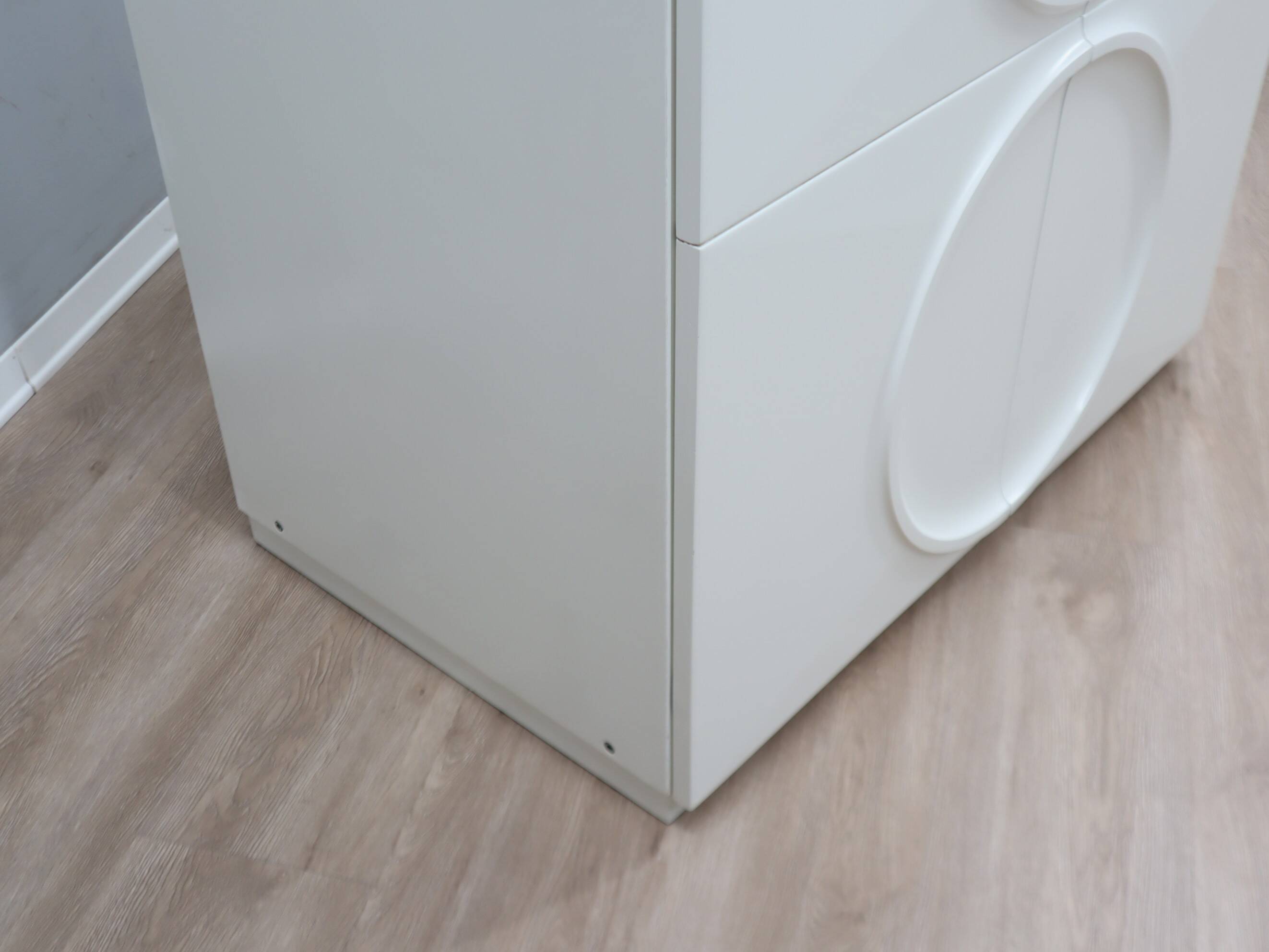 Italian Space Age Wardrobe white lacquered F.lli Proserpio 1960s