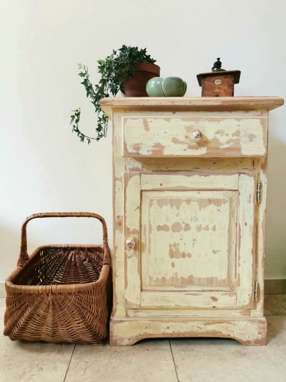 Patinated pine jam maker