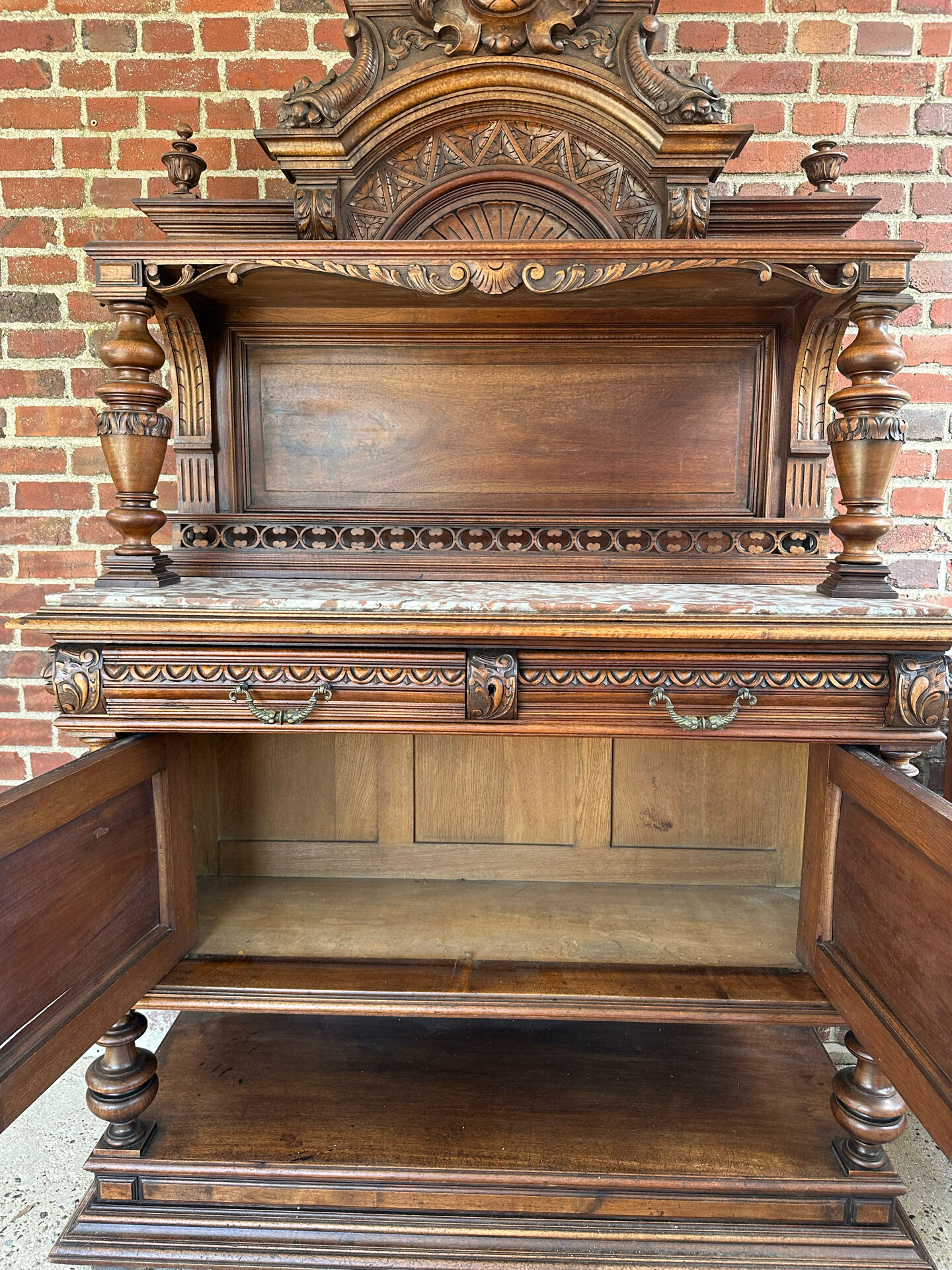 Desserte - Buffet ancien en noyer Henri II XIXeme