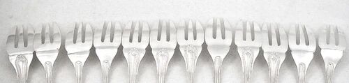 Ercuis Maintenon, Shell, 12 fish forks, 24 pieces in silver-plated metal.