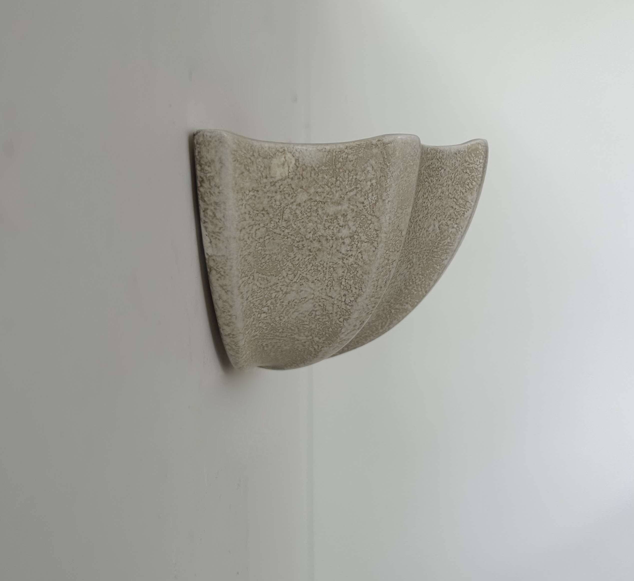 Vintage porcelain shell wall light, speckled beige, France 1960