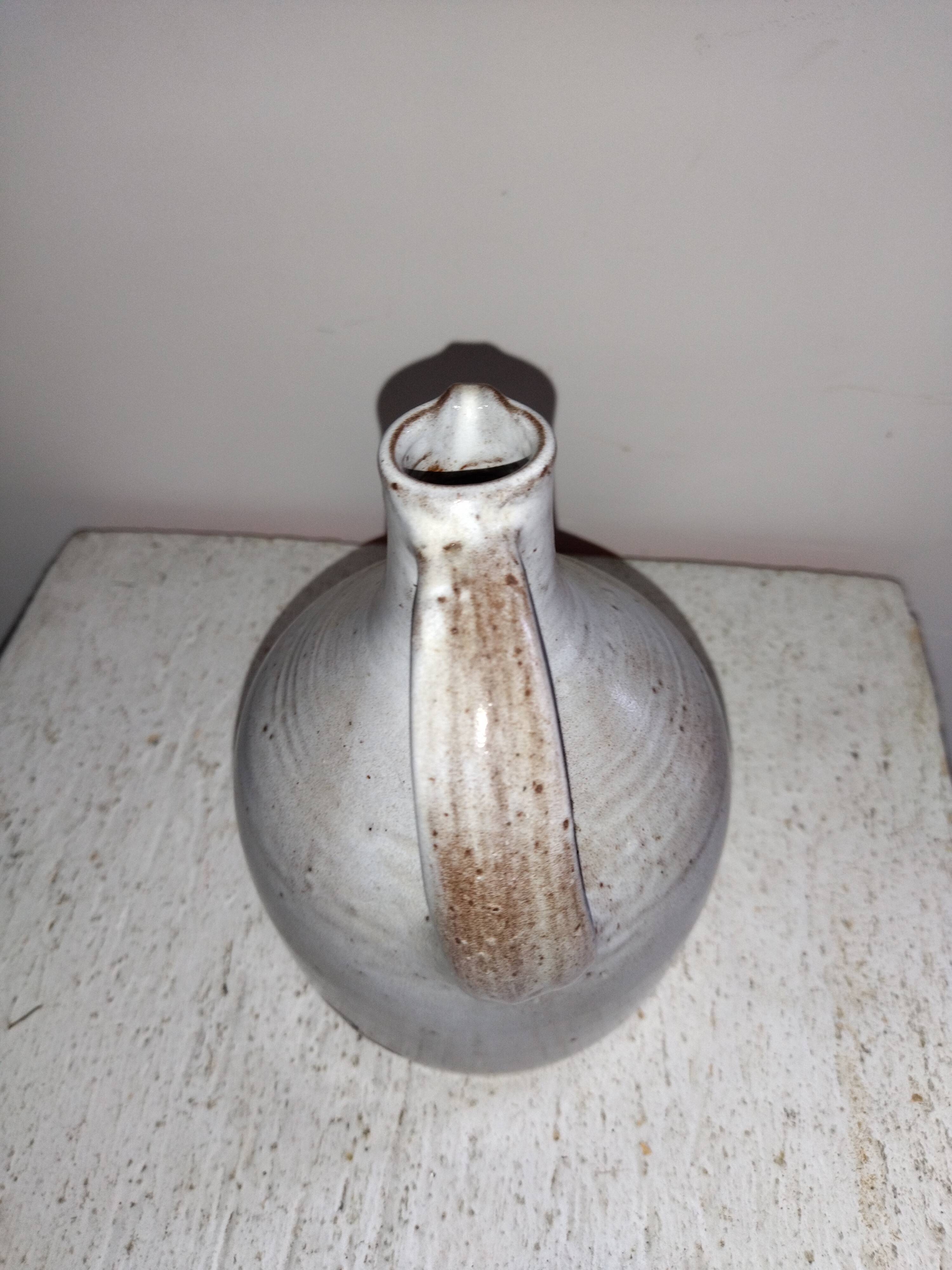 Sandstone pitcher by Puisaye Pierlot Ratilly