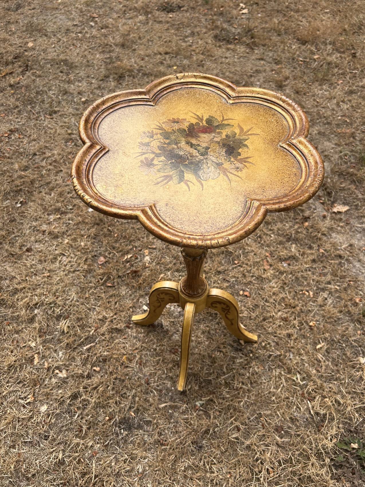 Florentine side table in gilded wood – Italy, 1950s-1960s, unusual and full of poetry.