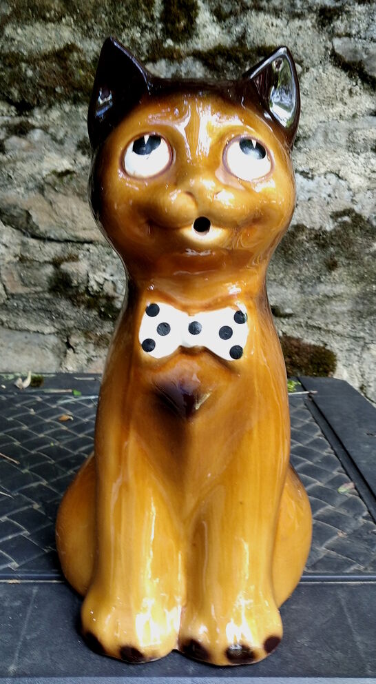Zoomorphic pitcher cat