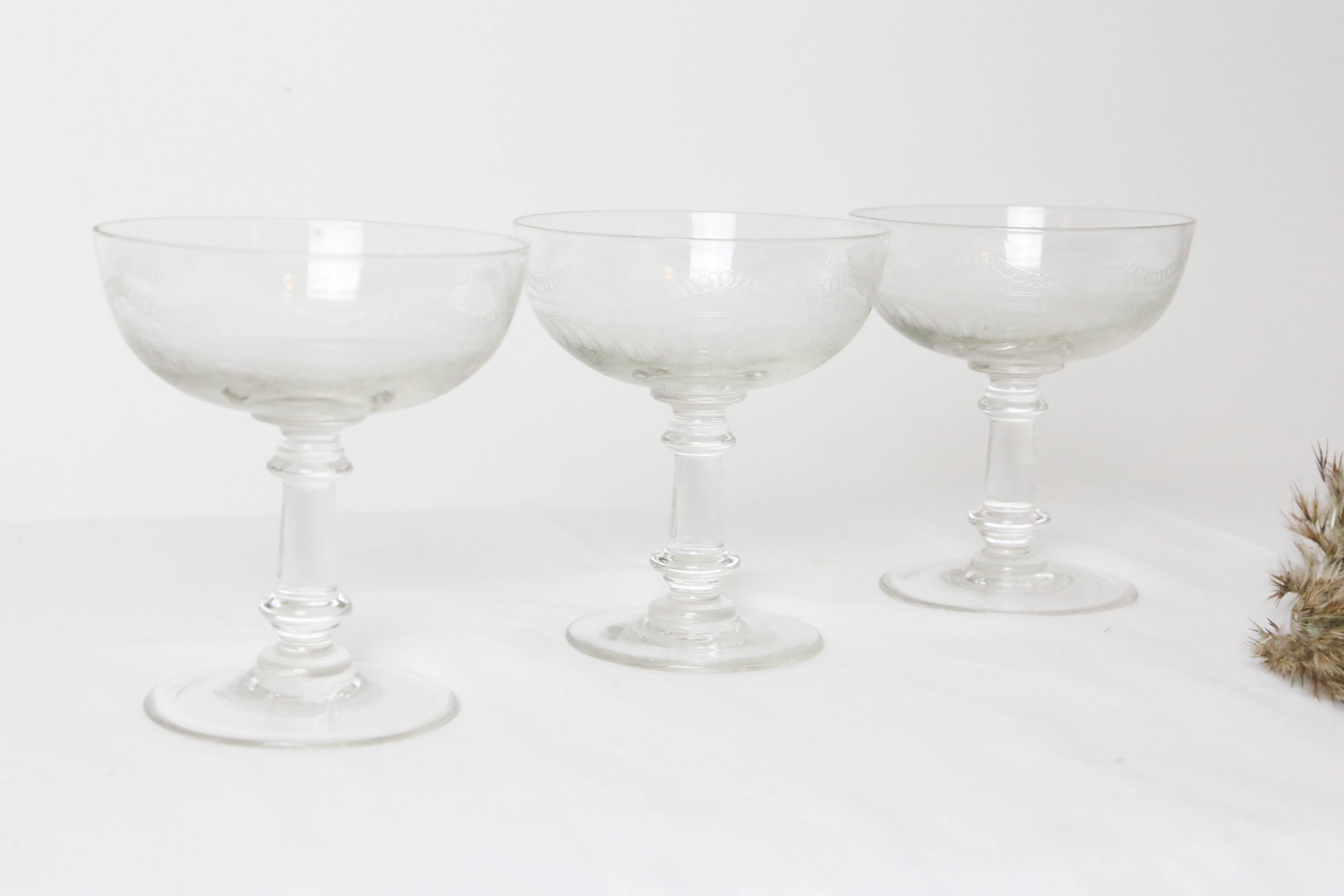 Set of 3 glasses of champagne, vintage