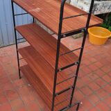 Shelf on foot