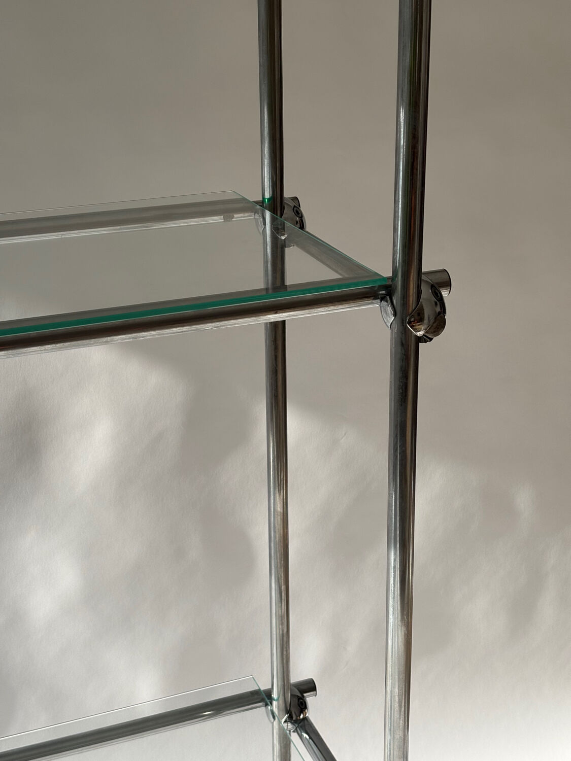 Minimalist bookshelf, Italian design 1970.