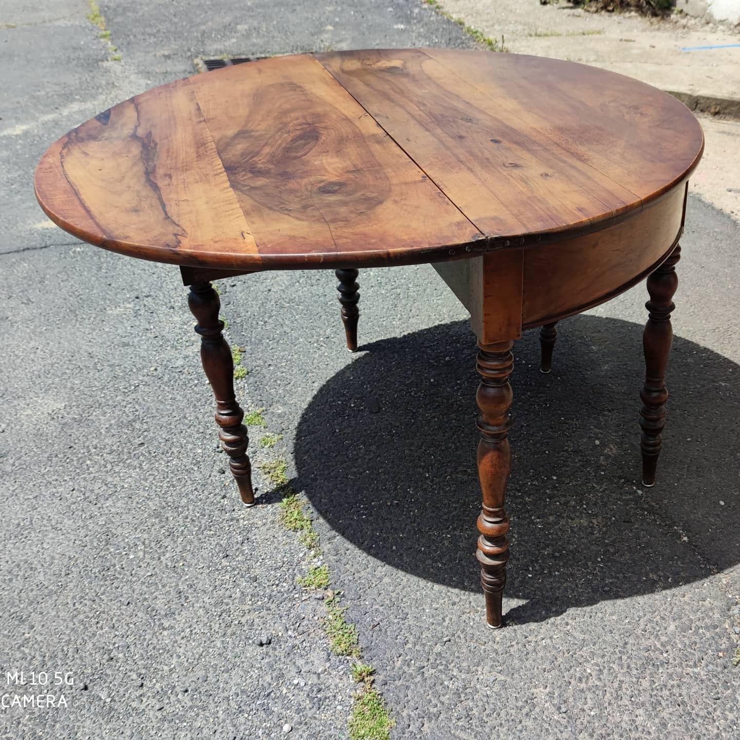 Half-moon console table in solid walnut