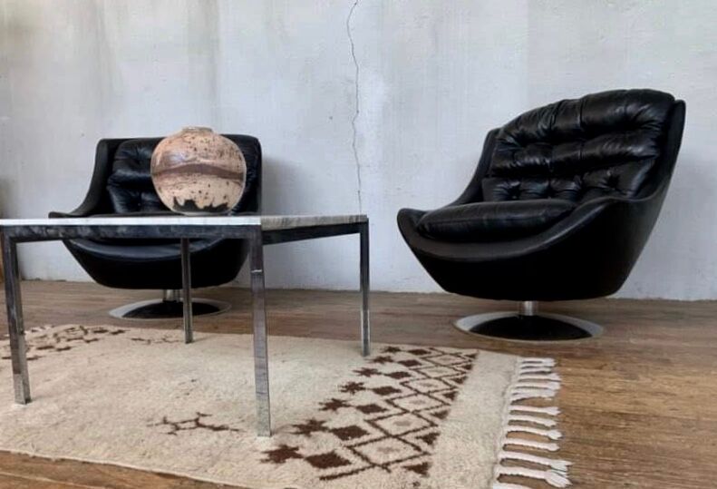 Pair of vintage swivel armchairs in black leather Tulip foot