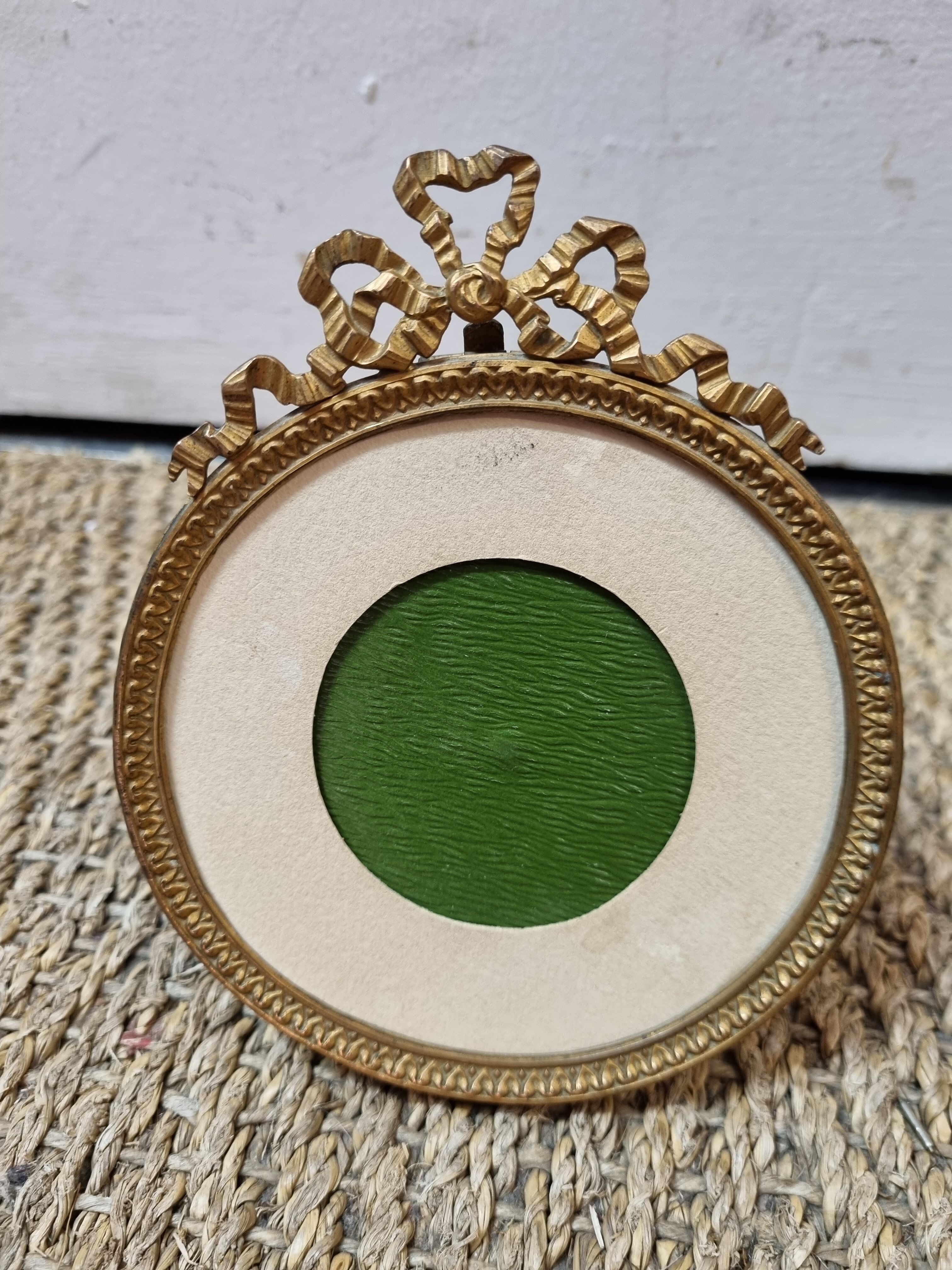 Round frame gilded bronze Louis XVI