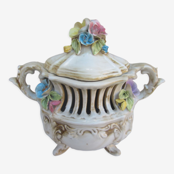 Italian ceramic with floral decoration: decorative tureen or potpourri
