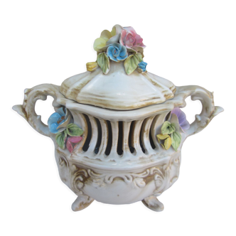 Italian ceramic with floral decoration: decorative tureen or potpourri