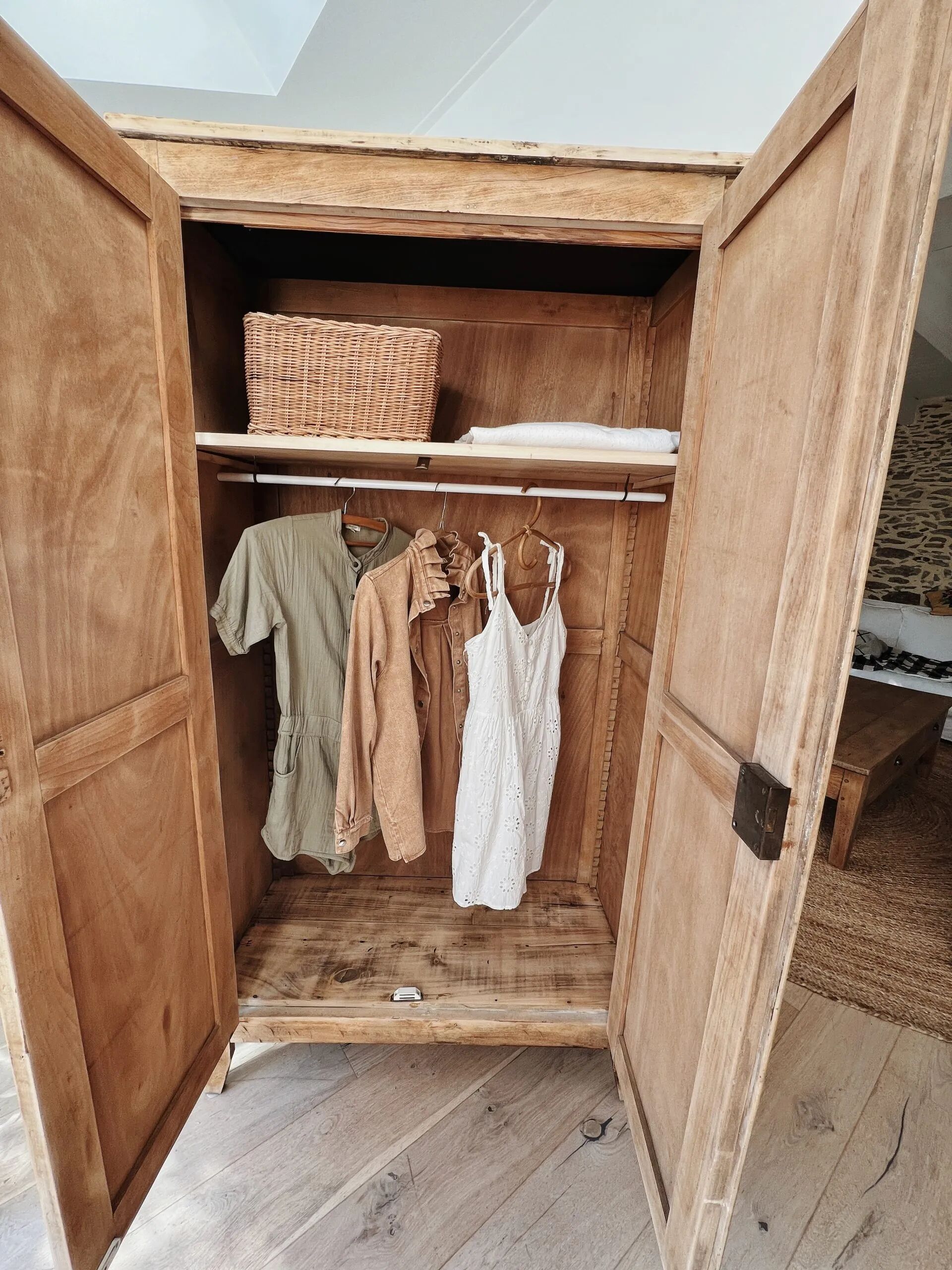 Parisian wardrobe in beech wood