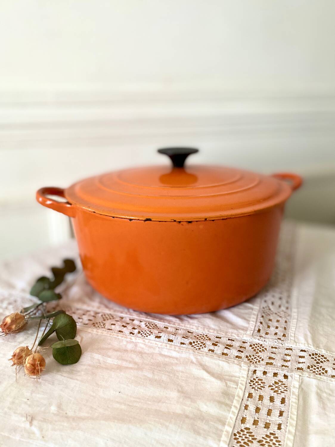 Le Creuset casserole dish in round enameled cast iron 26cm 4 L vintage orange