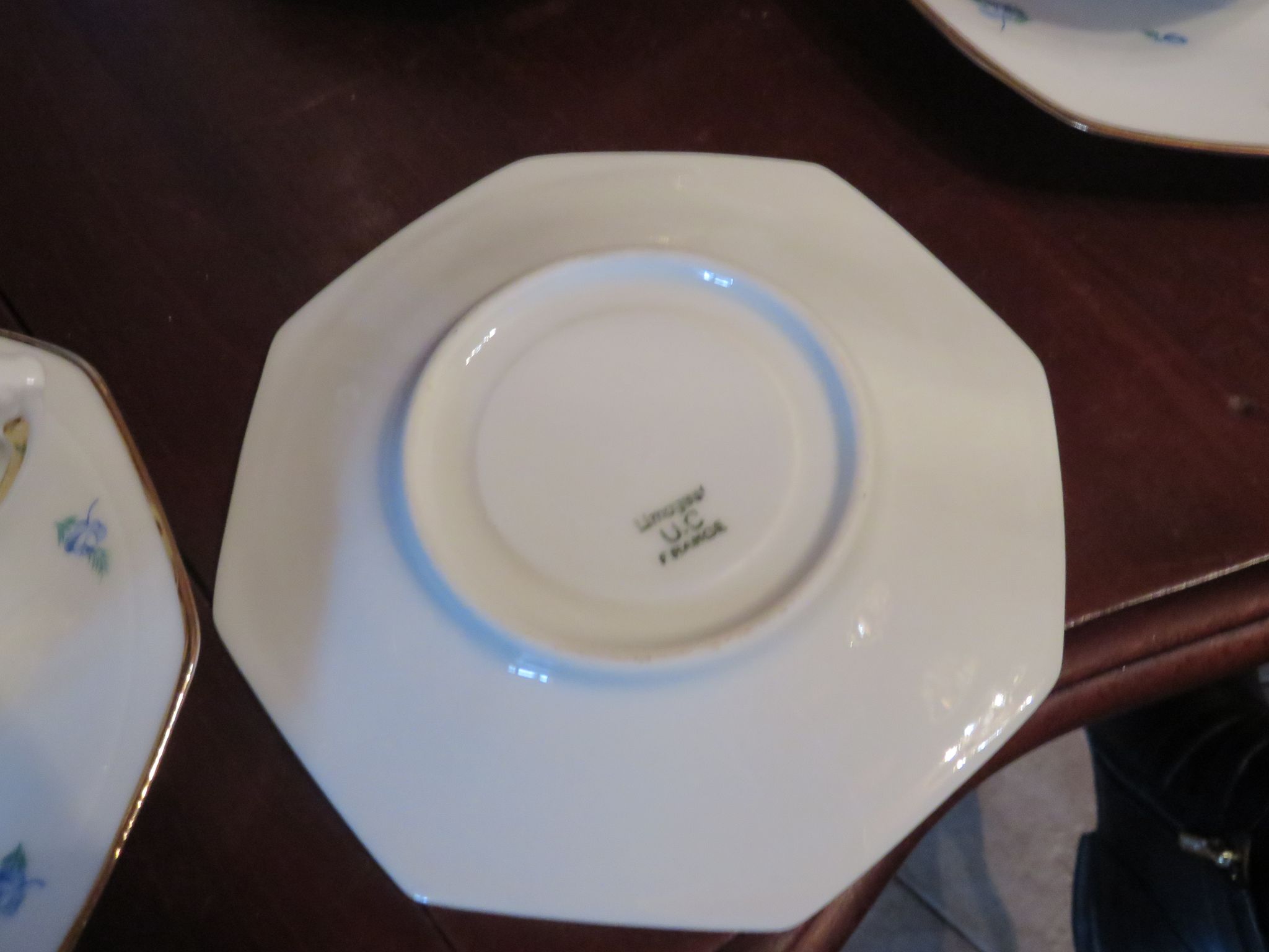 Suite de 10 tasses et sous-tasses art déco