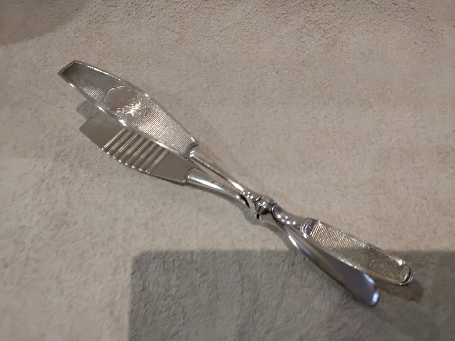 Silver-plated asparagus tongs with guilloche decoration and goldsmith Christofle