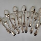 12 couverts en métal argenté modèle au filet