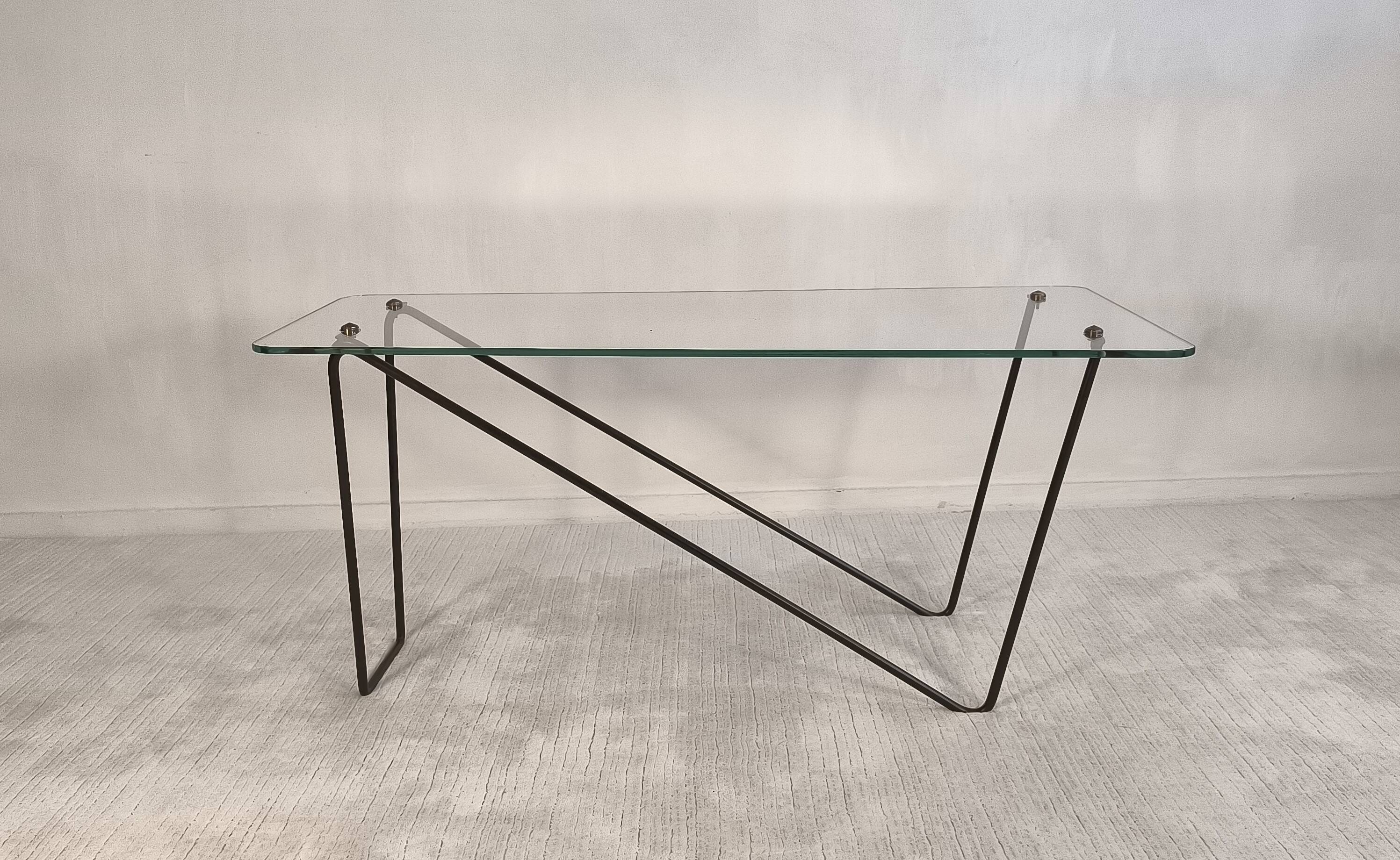 Superb asymmetrical coffee table AIRBORNE 1950s glass and lacquered metal.