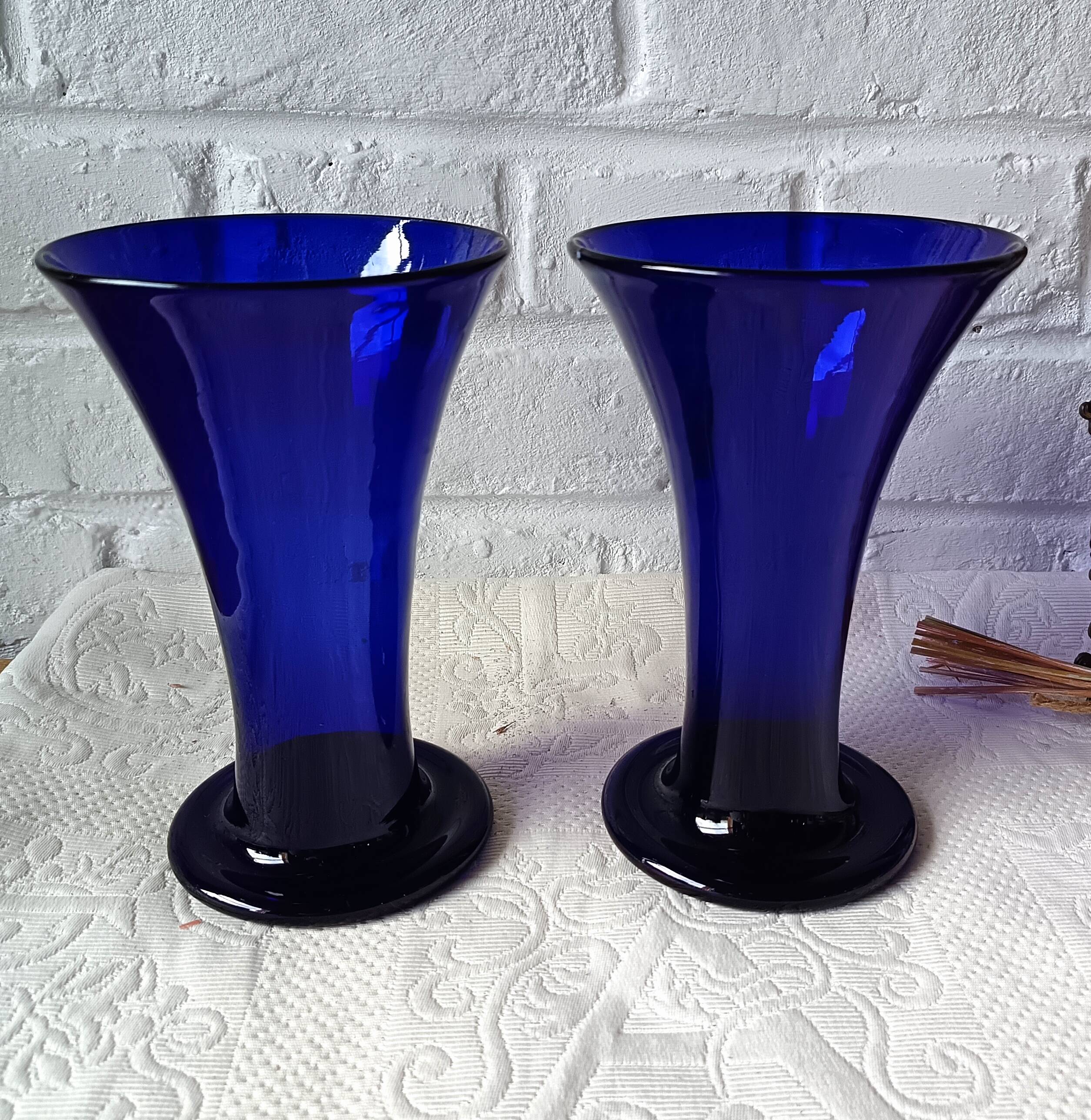 Pair of cobalt blue vases in blown glass, handmade.