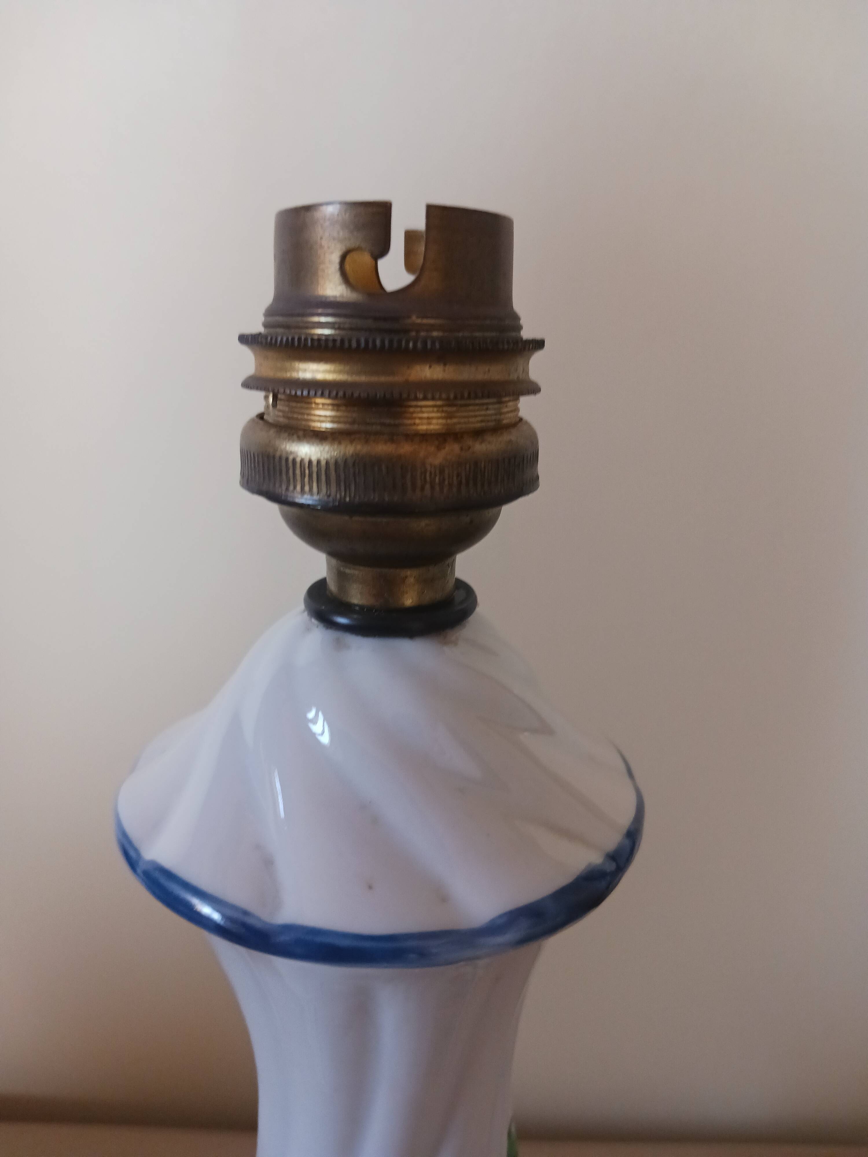 Antique lamp, in Paris porcelain, with Japanese decoration