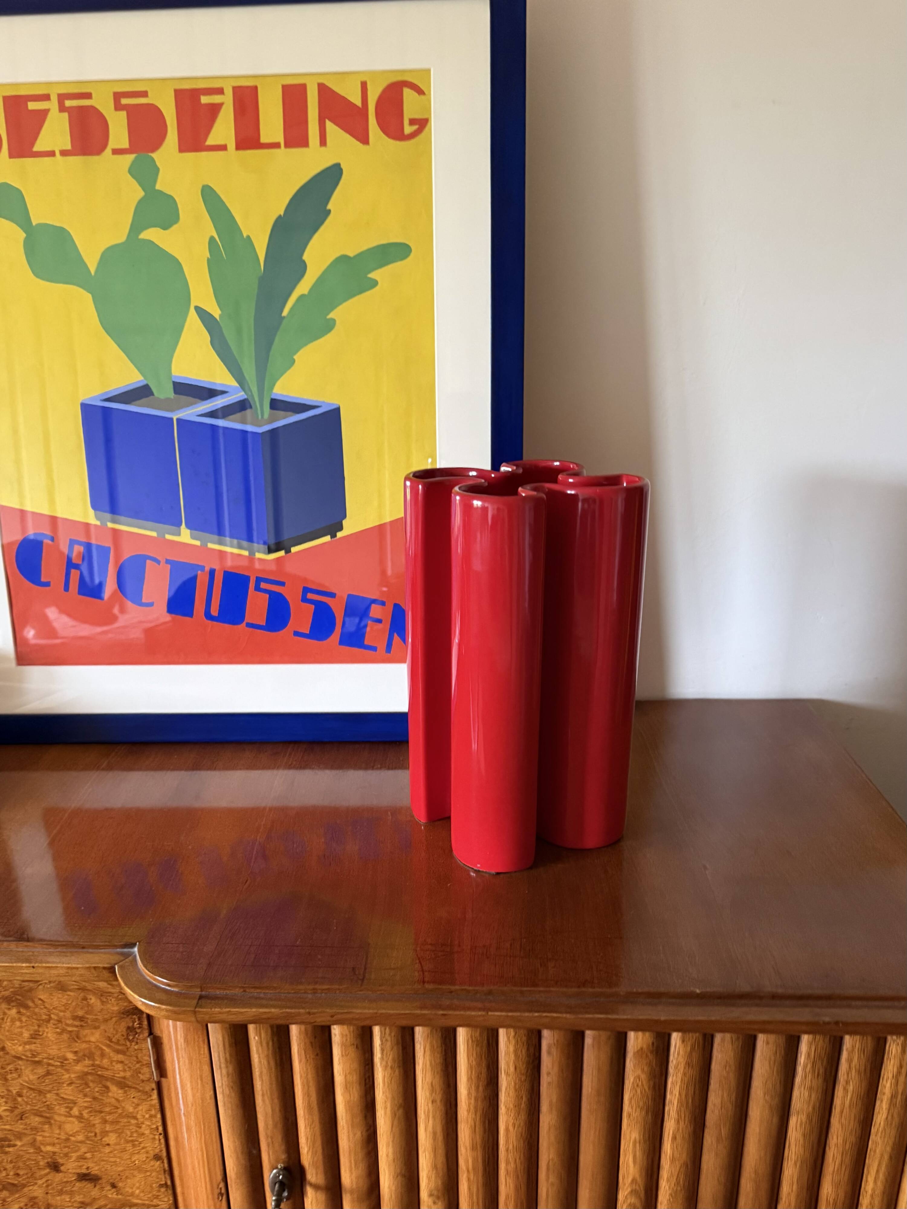 Franco Bettonica, Space age rare red ceramic vase, Gabbianelli Italy ca. 19