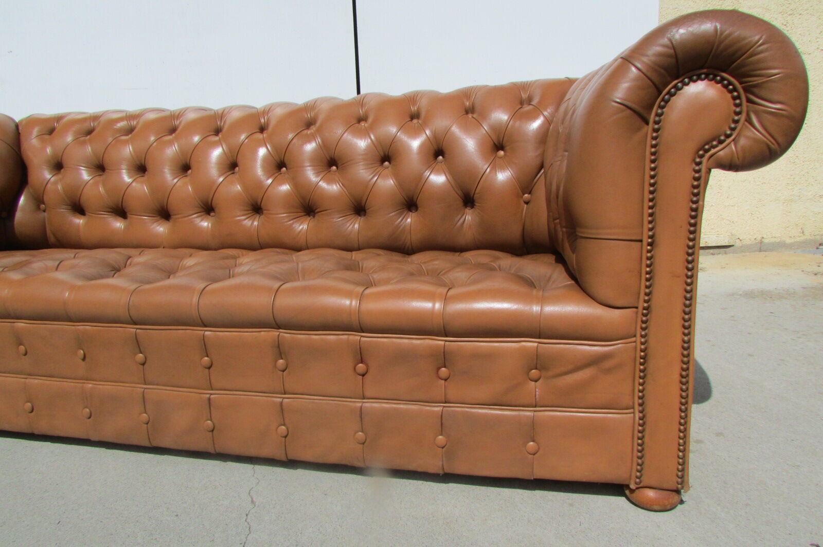 Sofa Chesterfield 3 seats patinated fawn leather