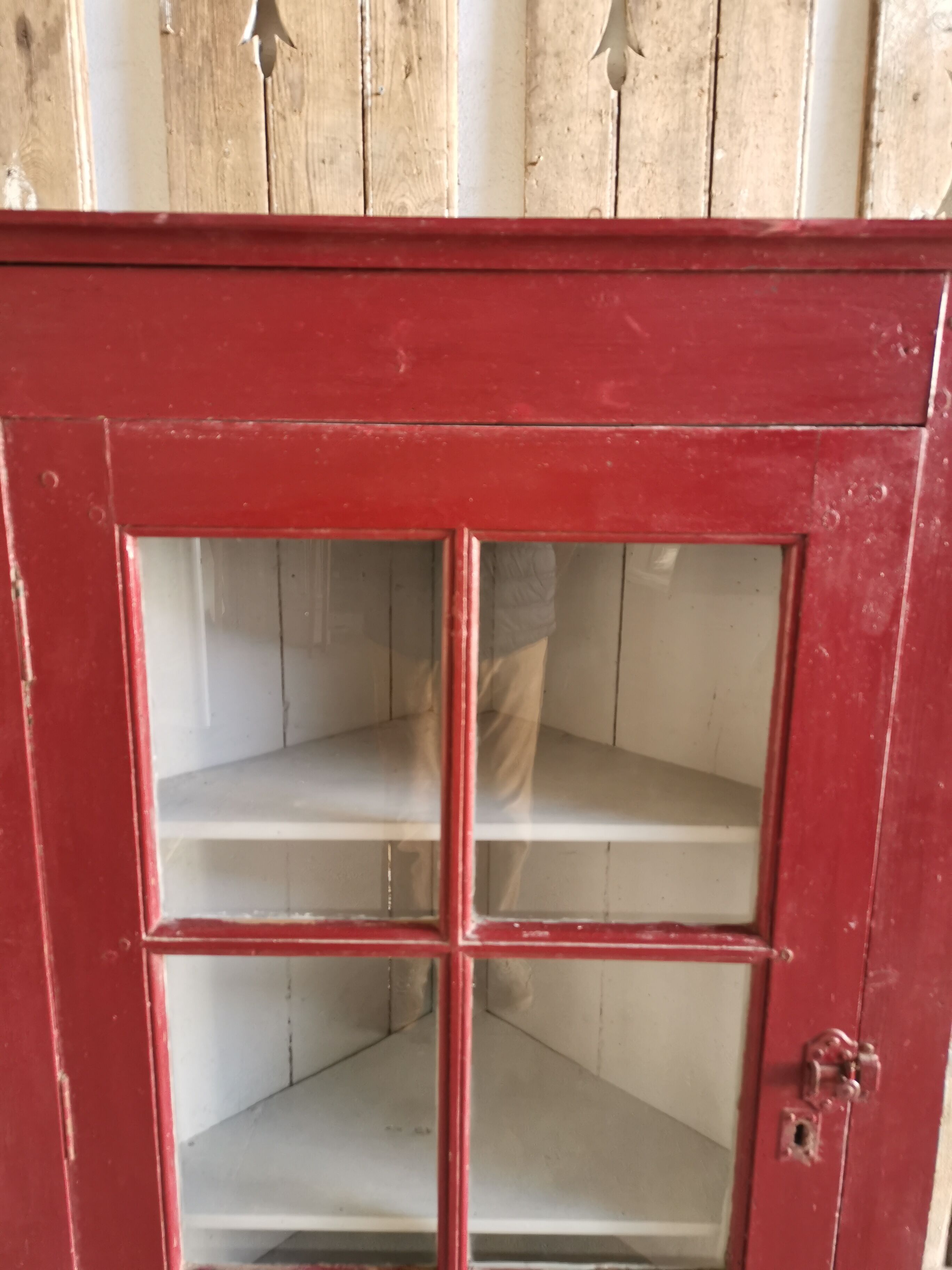 Vitrine de mercerie, encoignure