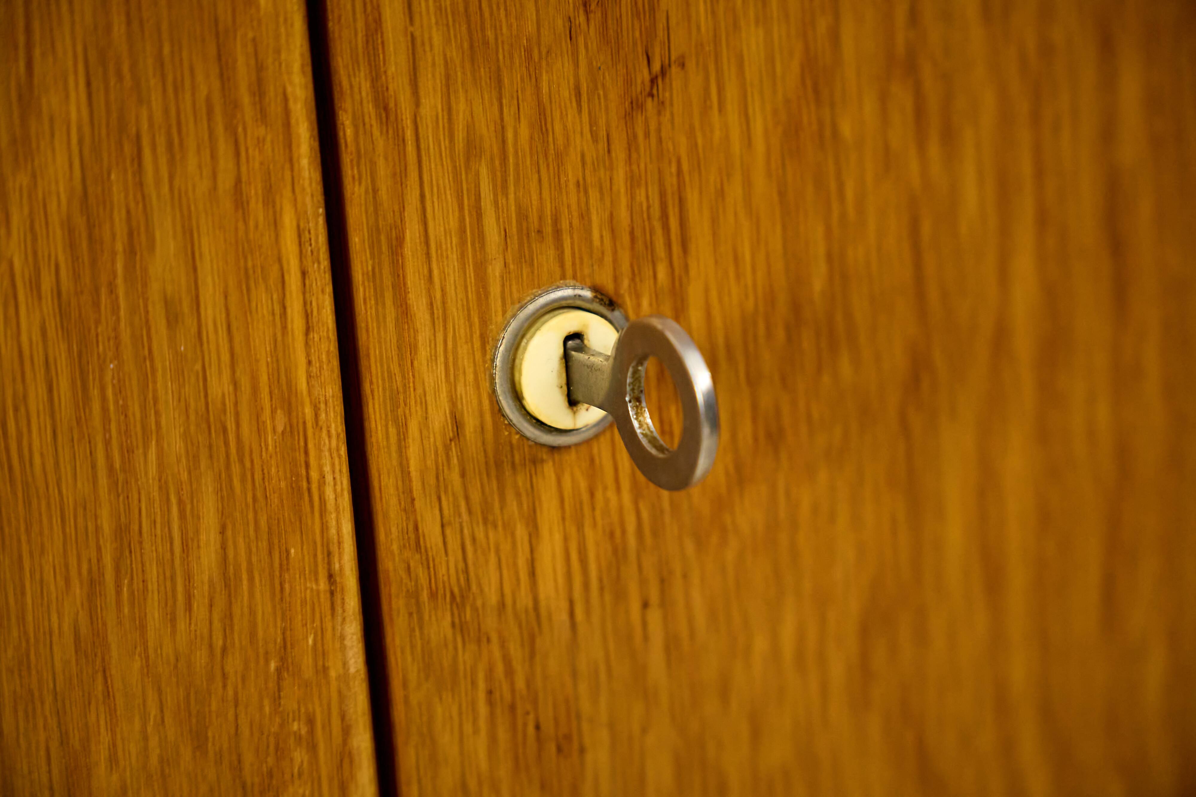 Armoire du milieu du siècle Jiroutek U486