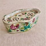 CHINESE PORCELAIN CRICKET BOX. LATE NINETEENTH