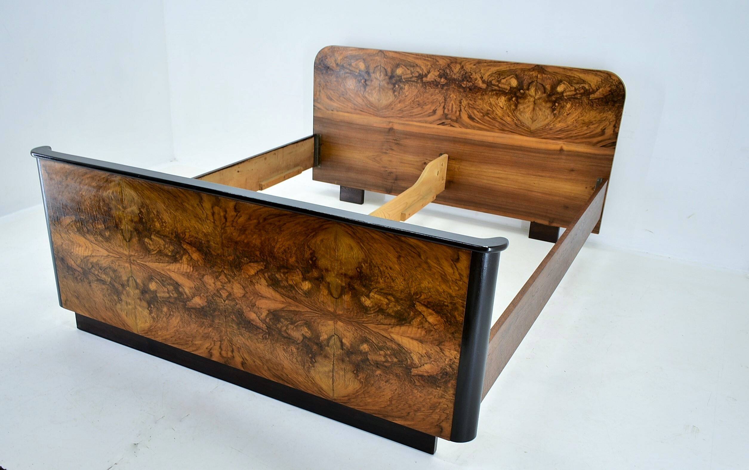 Art Deco double bed by Jindřich Halabala for Up Závody, 1945s