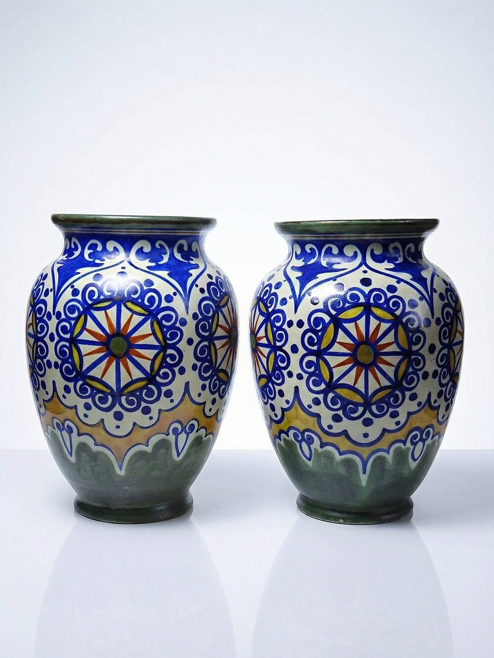 A pair of large decorative vases by Carla Holland, Gouda decoration, circa 1930-40.