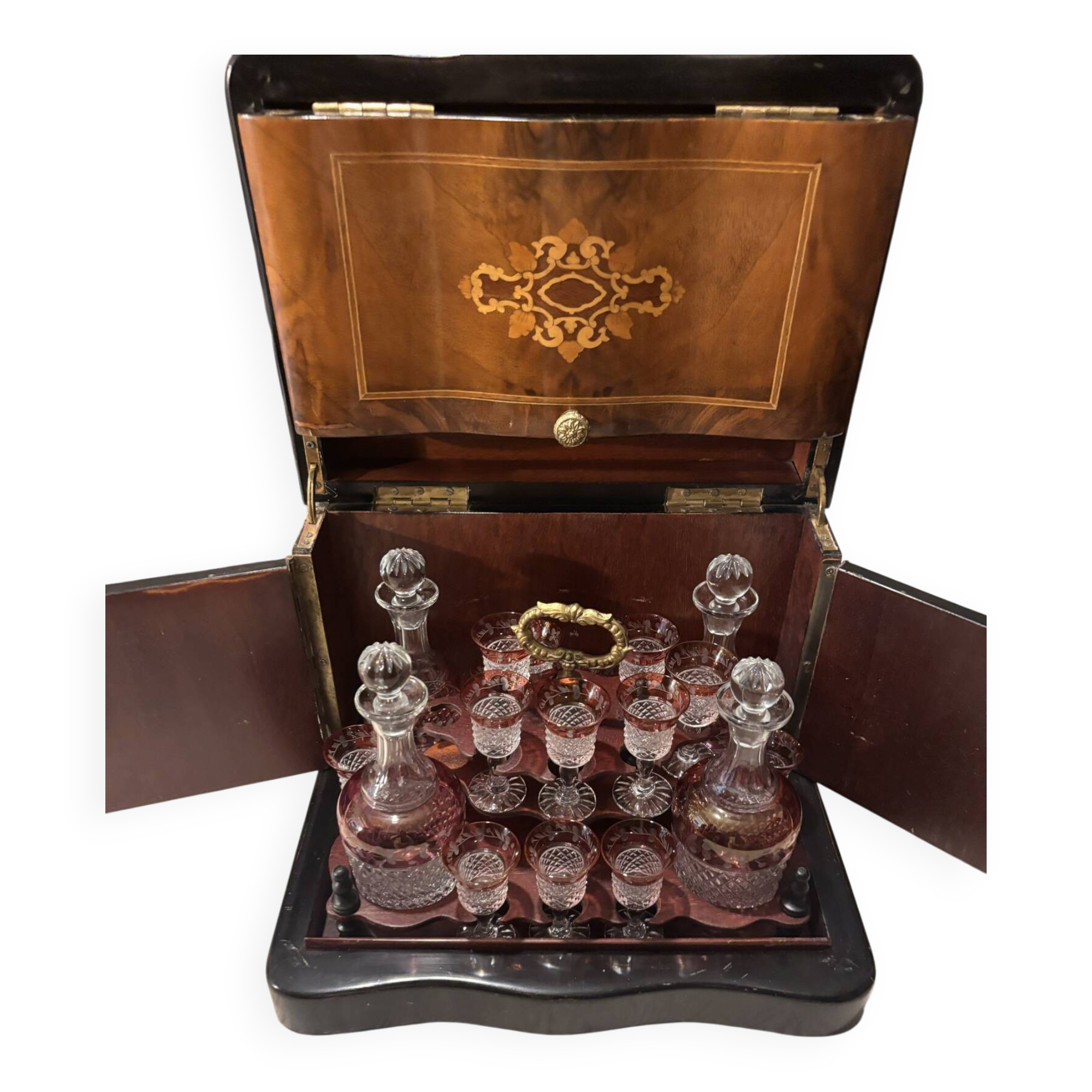 Cave à liqueur Napoléon III en marqueterie, cristal taillé