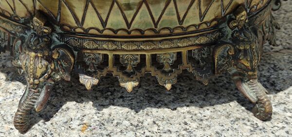 Ancienne jardinière en cuivre décor hindou