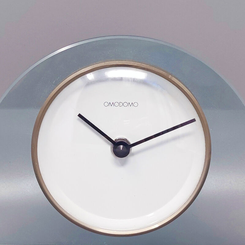 1970s table clock by omodomo in crystal. made in italy