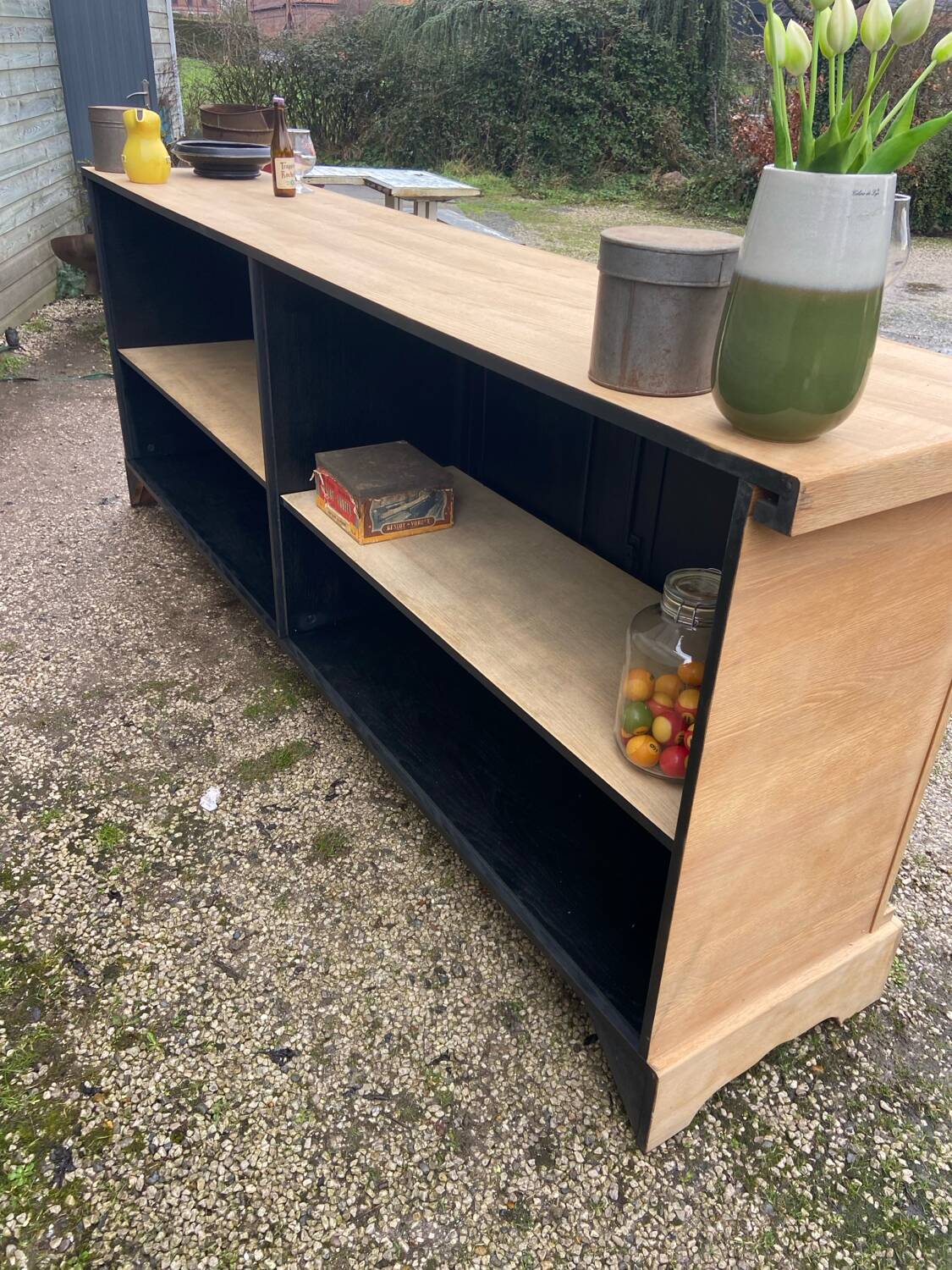Bar / counter in raw wood