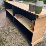 Bar / counter in raw wood