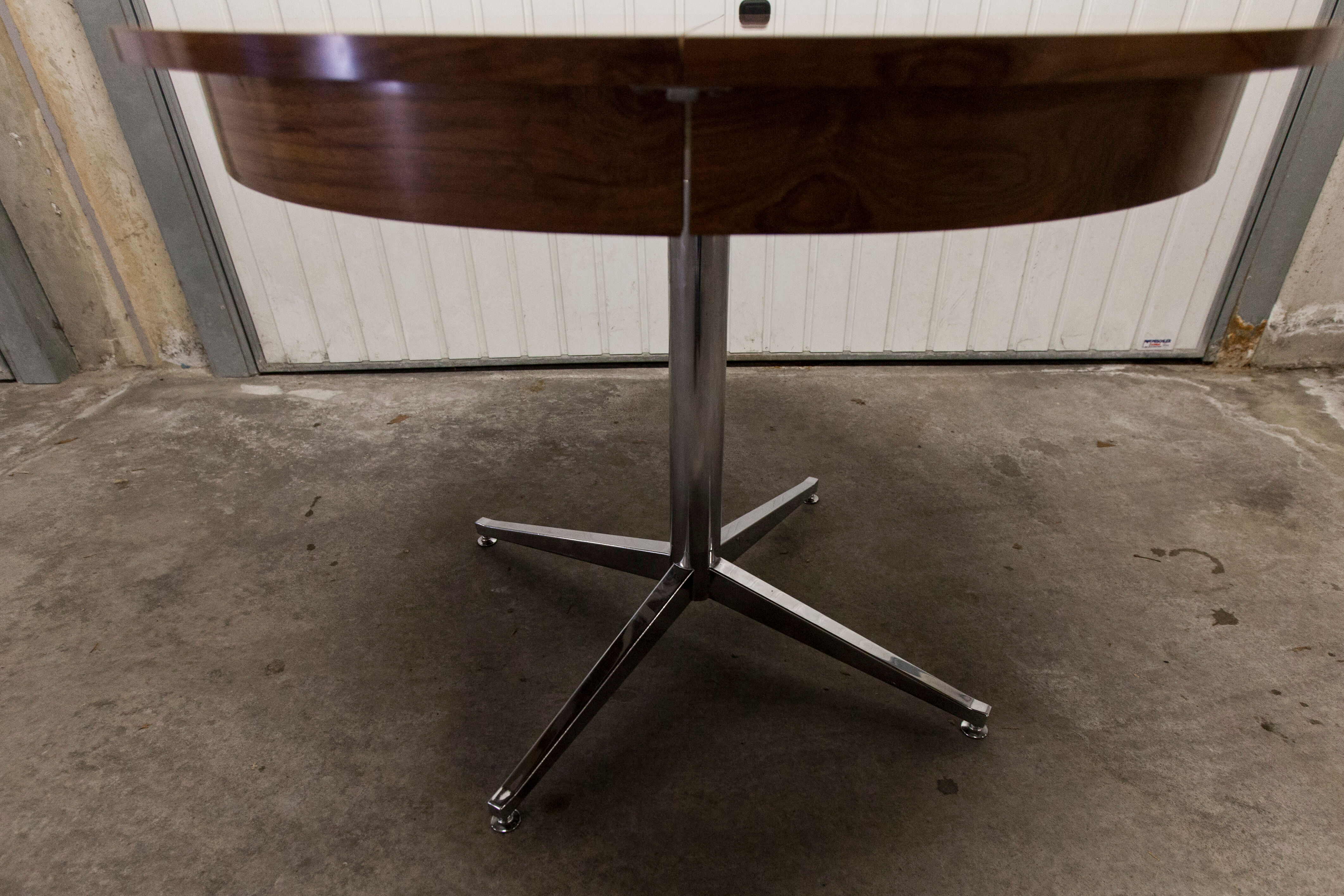 Dining table 1970 extendable formica feet cross atypical chrome