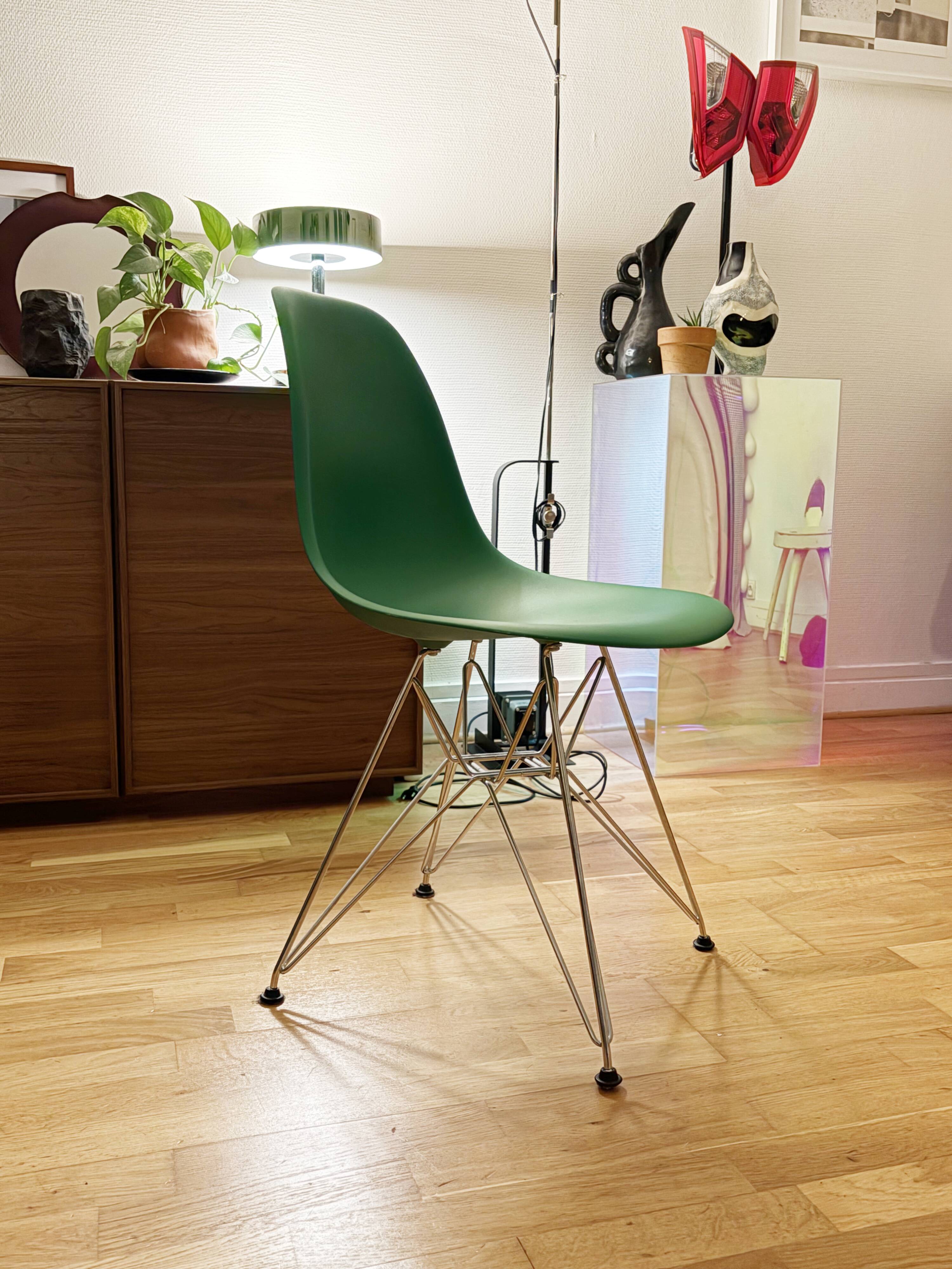 Vitra - Chaise Eames DSR, Verte - piétement chrome