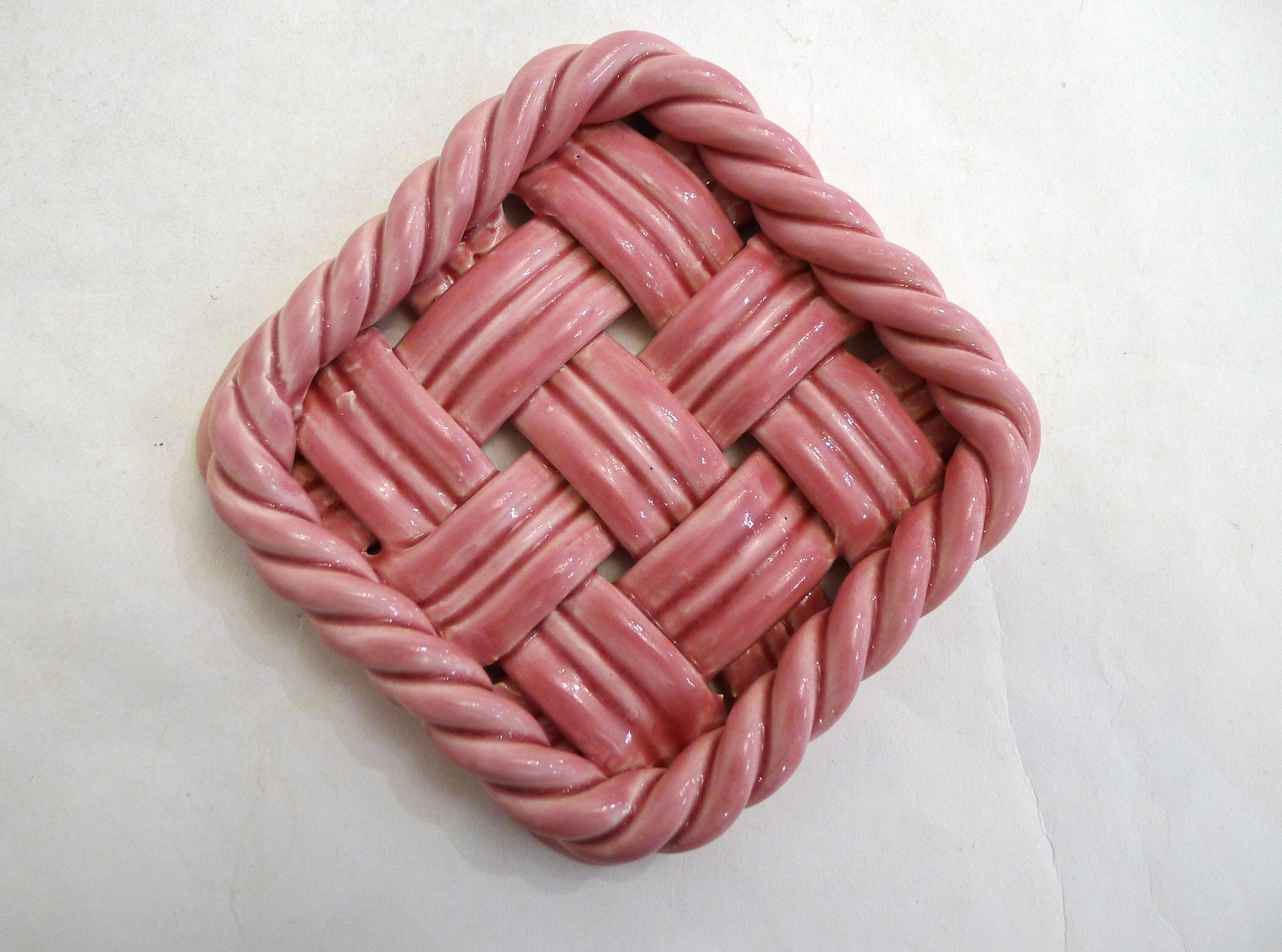 Woven pair of bottle coasters, in pink Vallauris earthenware.