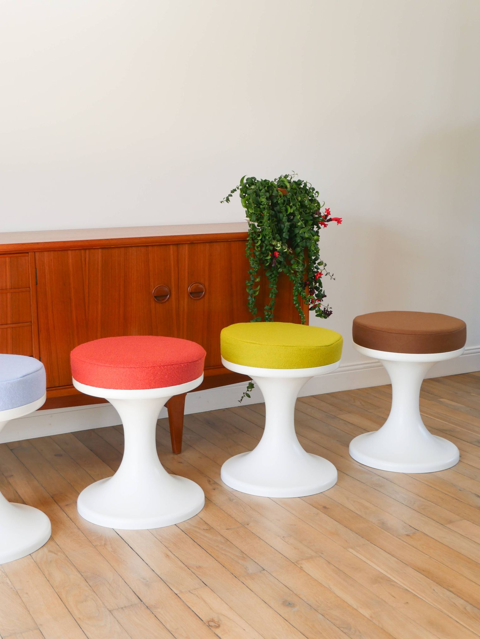 Tabouret tulipe en Plastique et Laine, Vert Matcha, Design Space Age, 1970