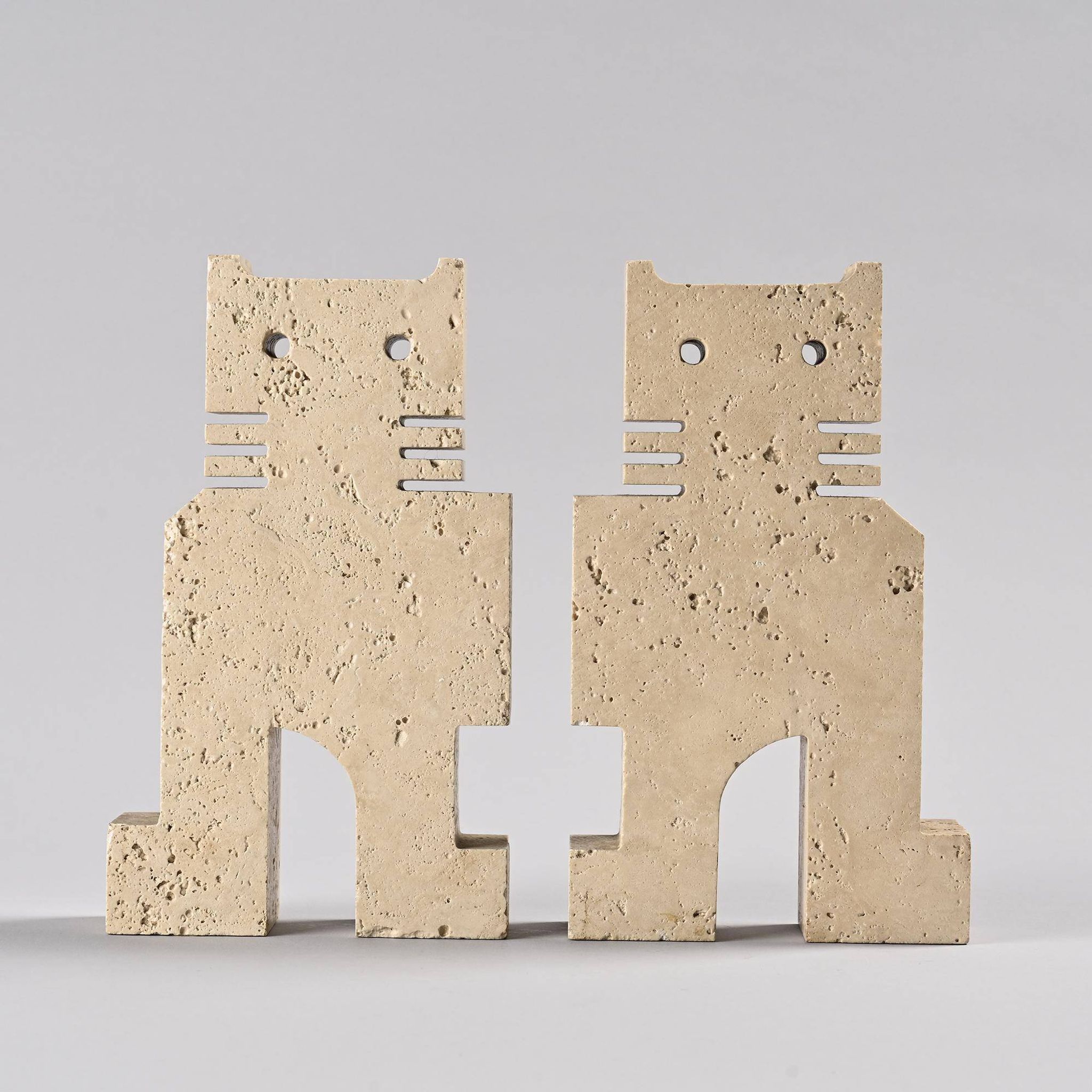 Pair of stylised cats in travertine, Fratelli Manelli, Italy, circa 1970.