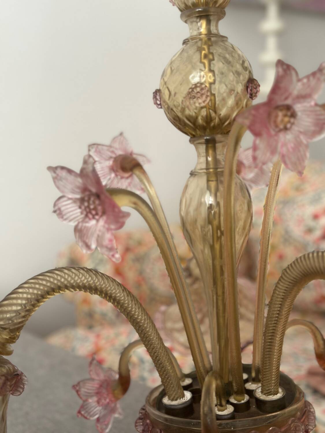 Murano glass chandelier Venetian flowers, circa 1950/1970 pink yellow