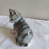 Figurine, Cat statuette, in old 20th century enameled ceramic. Animal figurine, vintage feline