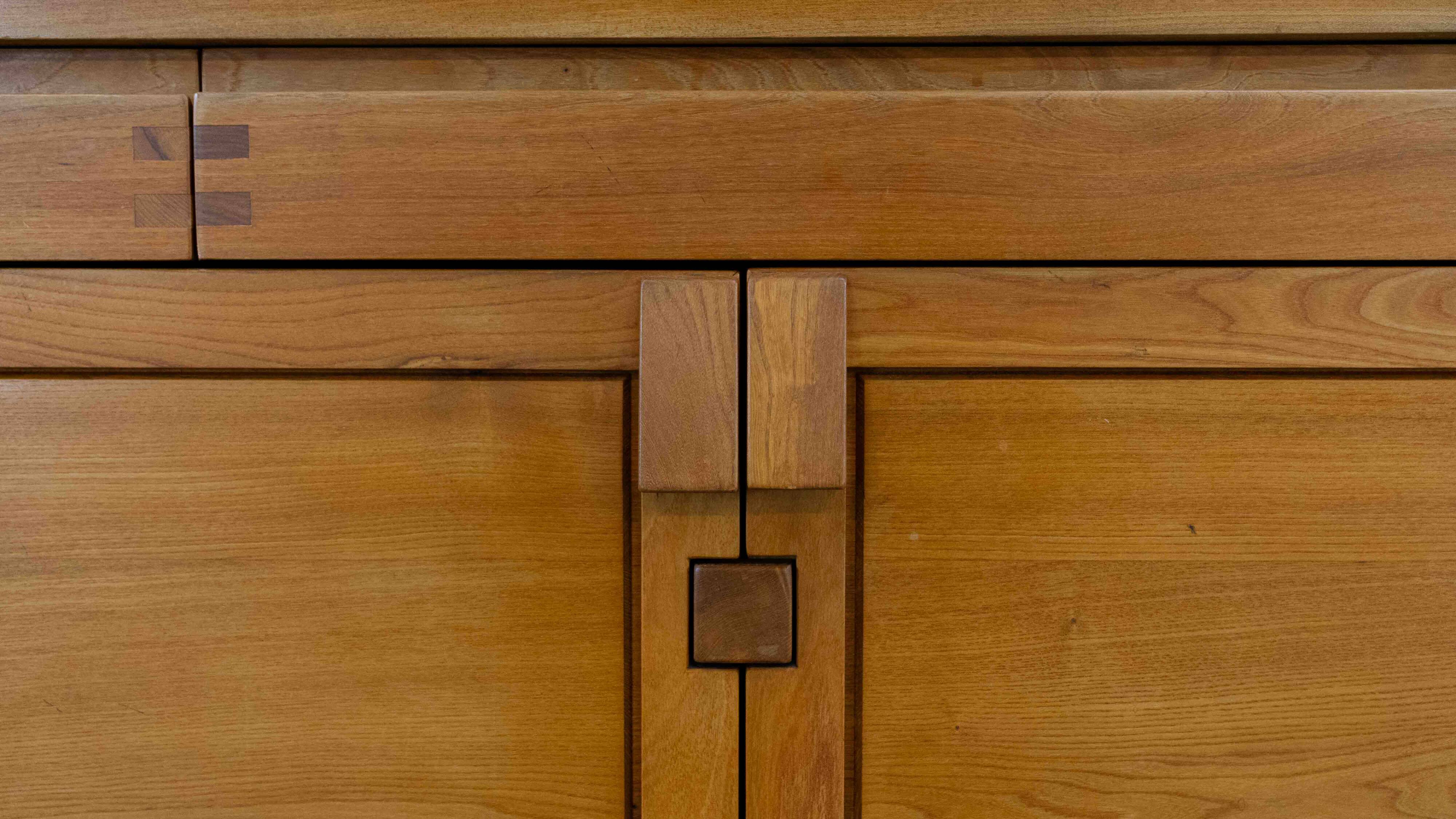 Sideboard R08 de Pierre Chapo en orme massif