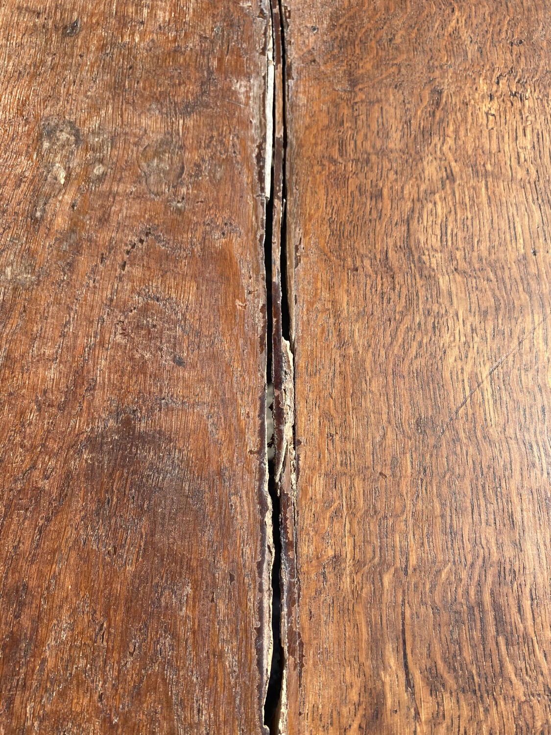 Draper table and its 10 chairs