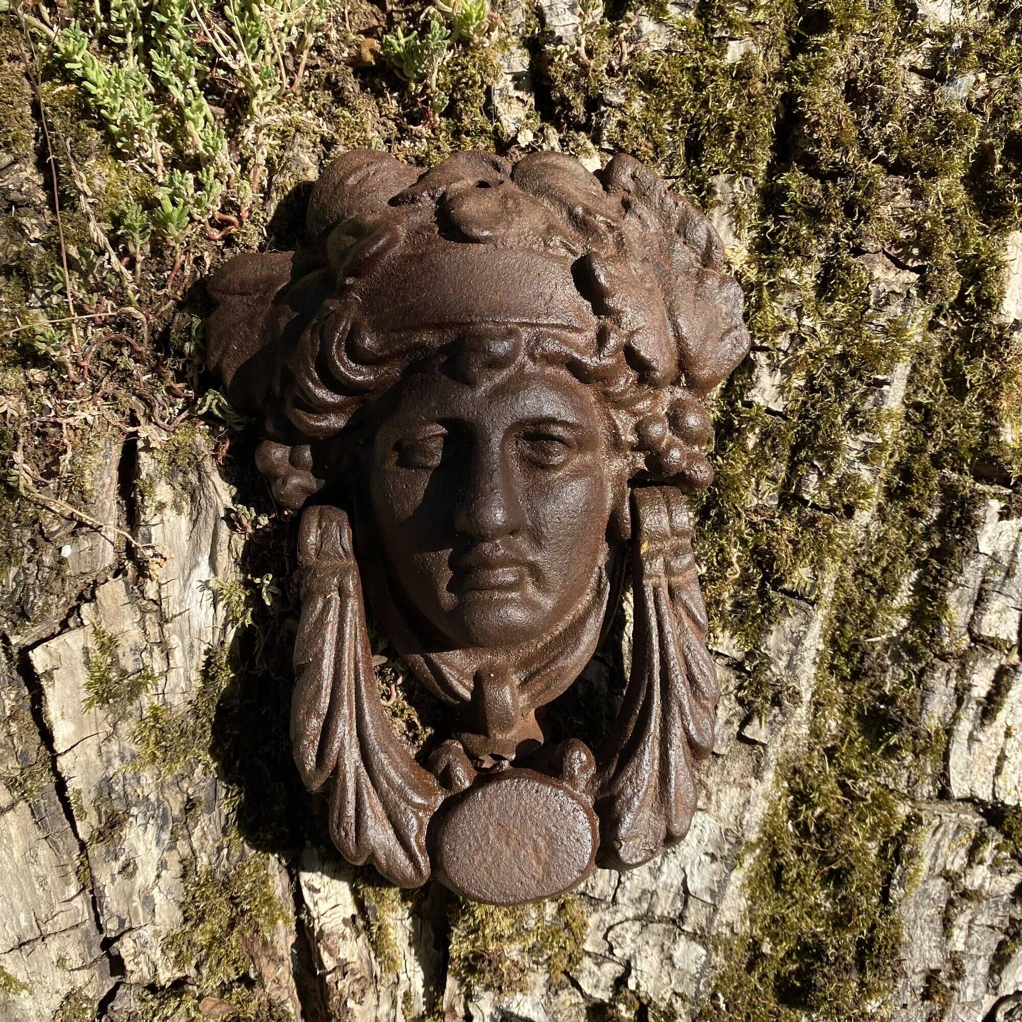 Heurtoir de porte en fonte portrait féminin classique