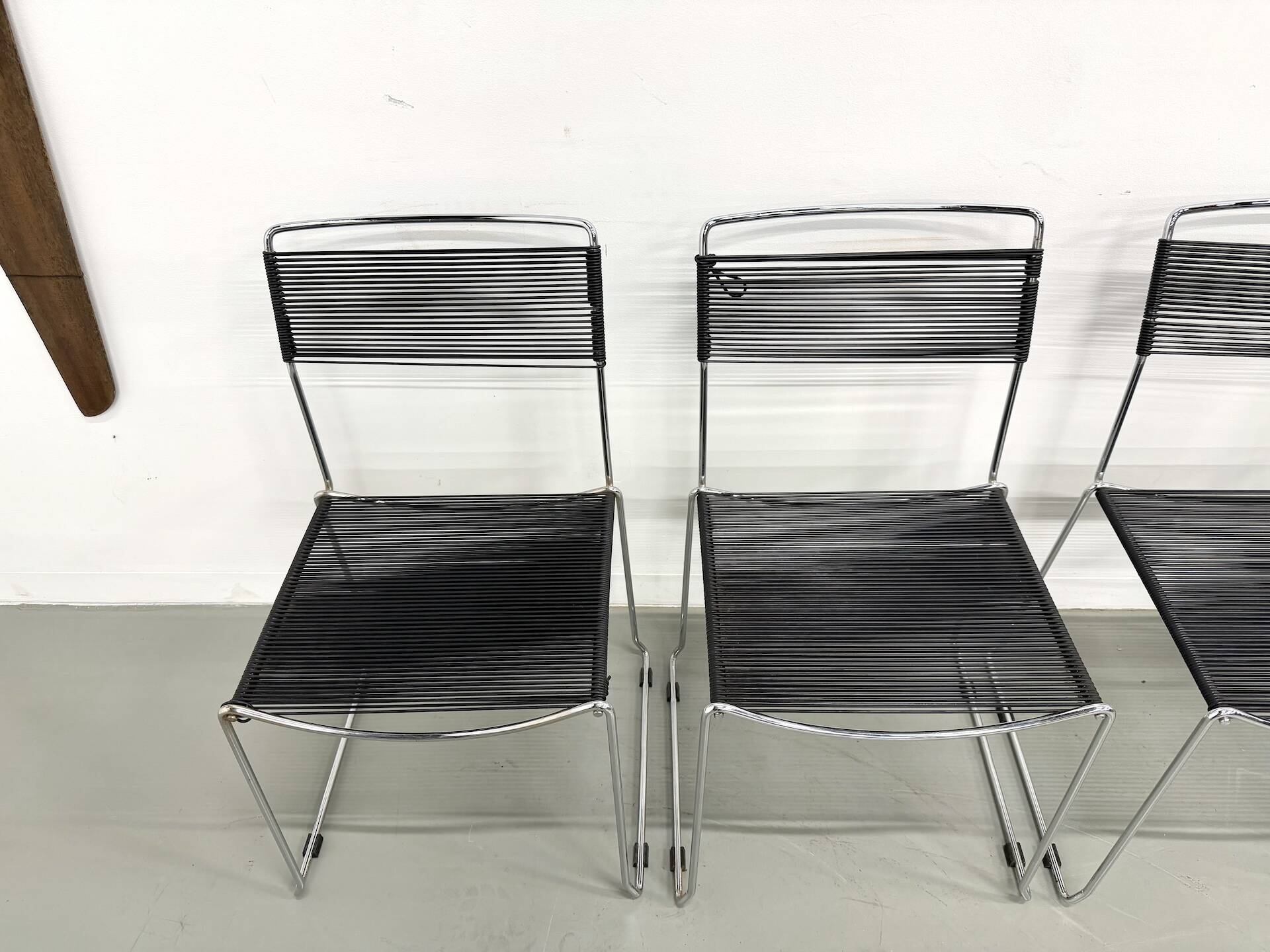 Set of 6 "Spaghetti" Chairs Italian Design 80s – Black & Chrome